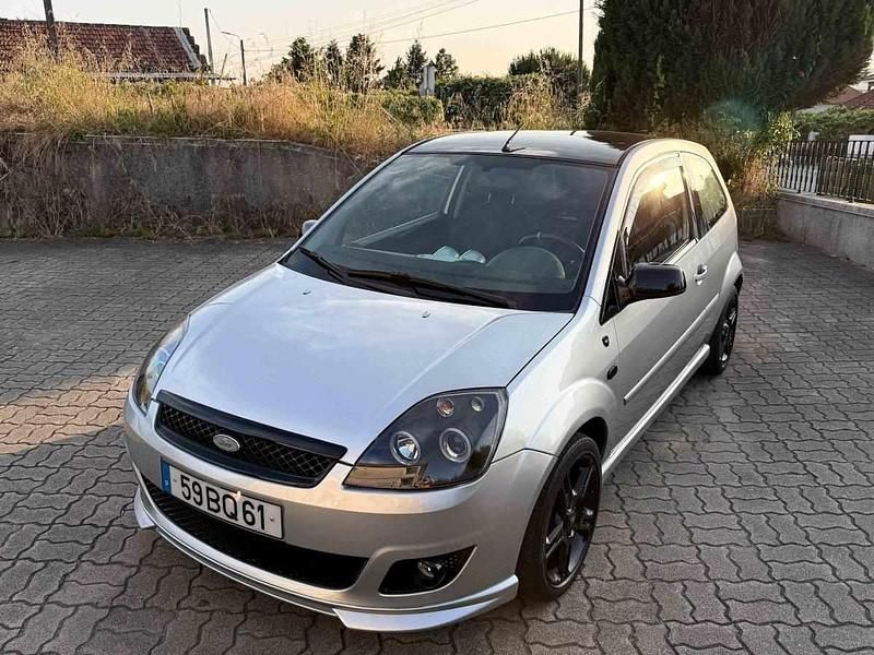 Usado Ford Fiesta 68 HP (50 kW) 2006 Cinzento Citadino