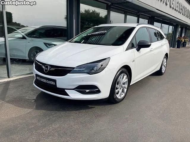 Branco Usado 2021 Opel Astra Design & Tech Sedan | € 15.900 (Preço elevado) - Imagem 1/1