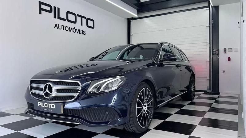 Azul Usado 2018 Mercedes E220 AMG line Carrinha | € 29.900 (Super Preço) - Imagem 1/4