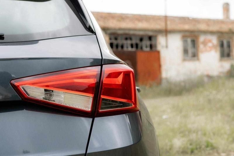 Cinzento Usado 2022 Seat Arona SUV | € 18.300 (Preço justo) - Imagem 1/4