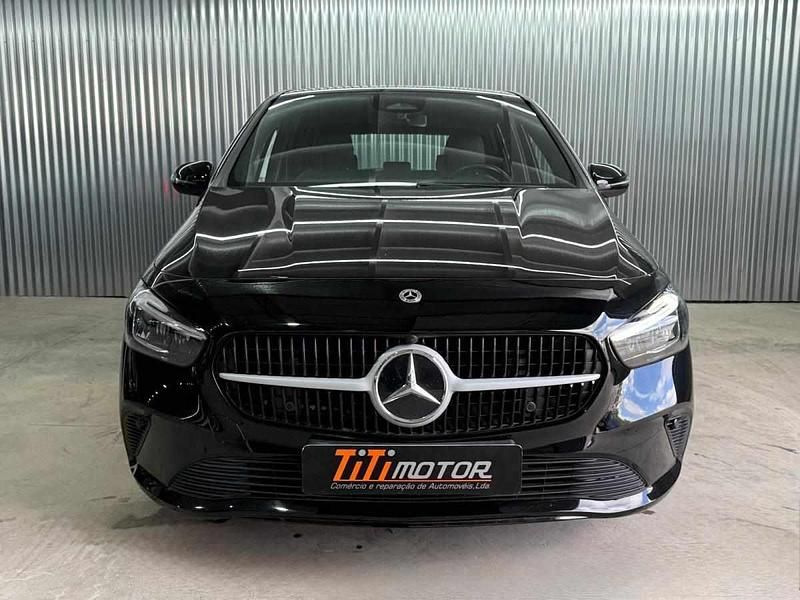 Usado Mercedes B180 116 HP (85 kW) 2023 Preto Monovolume