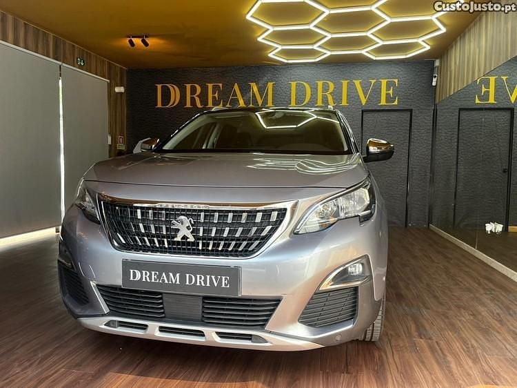 Cinza Usado 2018 Peugeot 3008 Crossway SUV | € 15.999 (Preço justo) - Imagem 1/1