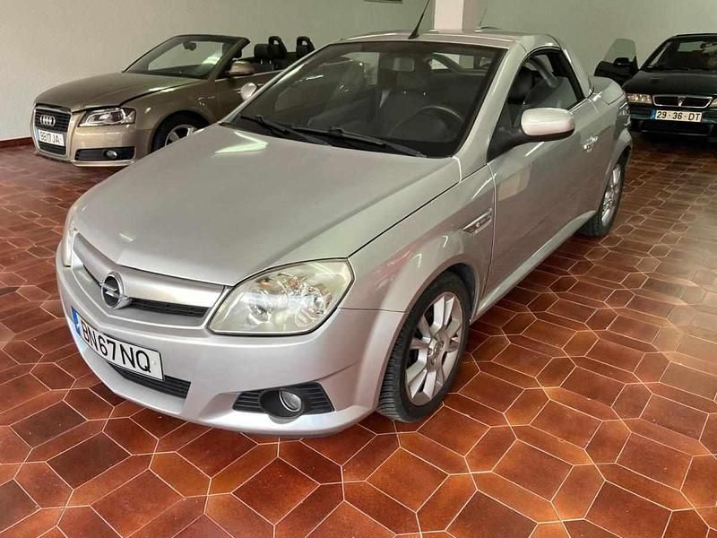 Usado Opel Tigra 90 HP (66 kW) 2006 Cinzento Cabrios
