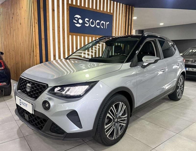 Cinzento Usado 2022 Seat Arona SUV | € 14.900 (Bom preço) - Imagem 1/4