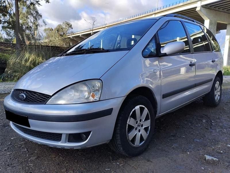 Cinza Usado 2001 Ford Galaxy Trend Monovolume | € 2.999 (Preço justo) - Imagem 1/4