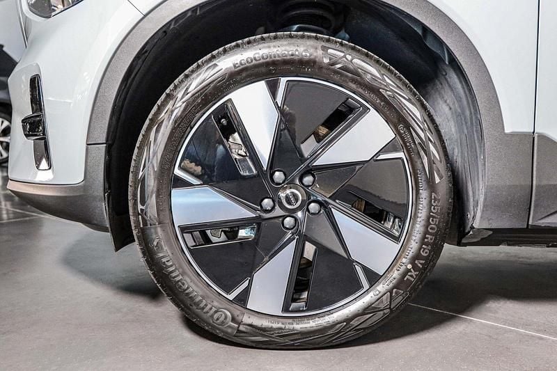 Usado Volvo XC40 Plus 185 kW (252 HP) 2023 Cinzento SUV