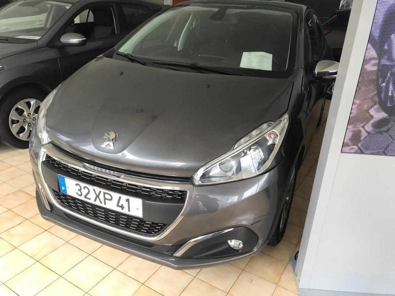 Usado Peugeot 208 83 HP (61 kW) 2019 Cinzento Citadino