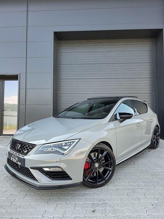 Cinzento Usado 2019 Cupra Leon Sedan | € 34.990 - Imagem 1/4