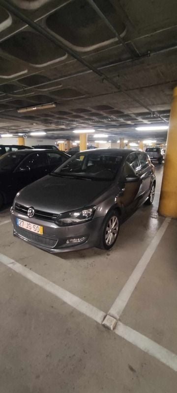 Cinzento Usado 2010 VW Polo Citadino | € 6.500 (Preço justo) - Imagem 1/4