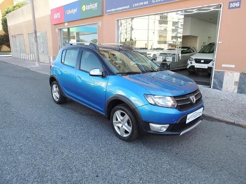 Azul Usado 2016 Dacia Sandero Stepway Citadino | € 13.500 (Preço justo) - Imagem 1/4