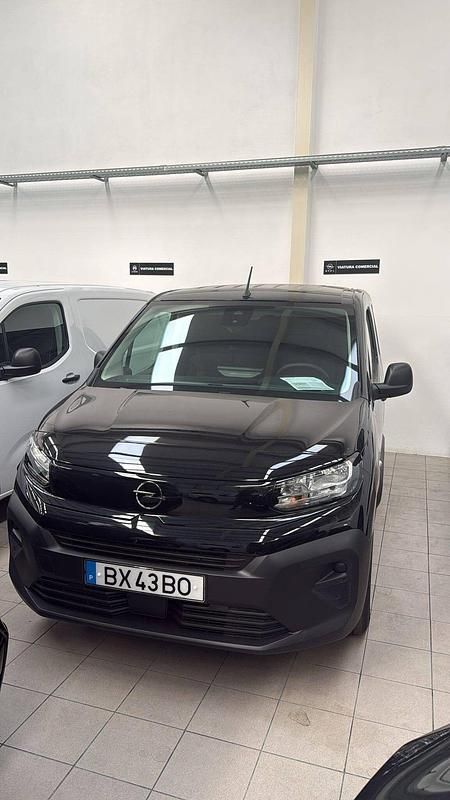 Preto Novo 2025 Opel Combo Monovolume | € 23.750 (Preço justo) - Imagem 1/1