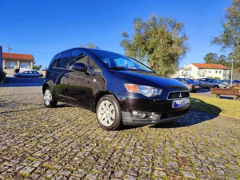 Preto Usado 2013 Mitsubishi Colt Intense Citadino | € 6.750 (Preço justo) - Imagem 1/4