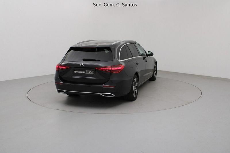 Usado Mercedes C300 Avantgarde 197 HP (144 kW) 2024 Cinza Carrinha