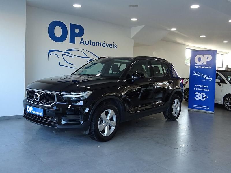 Usado Volvo XC40 Momentum 150 HP (110 kW) 2020 Preto SUV