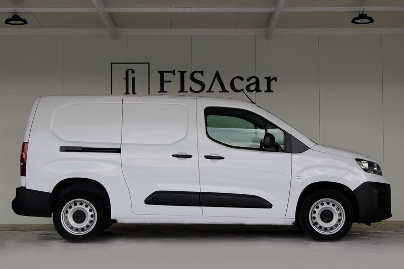 Branco Usado 2023 Fiat Doblò Monovolume | € 18.500 (Preço justo) - Imagem 1/4