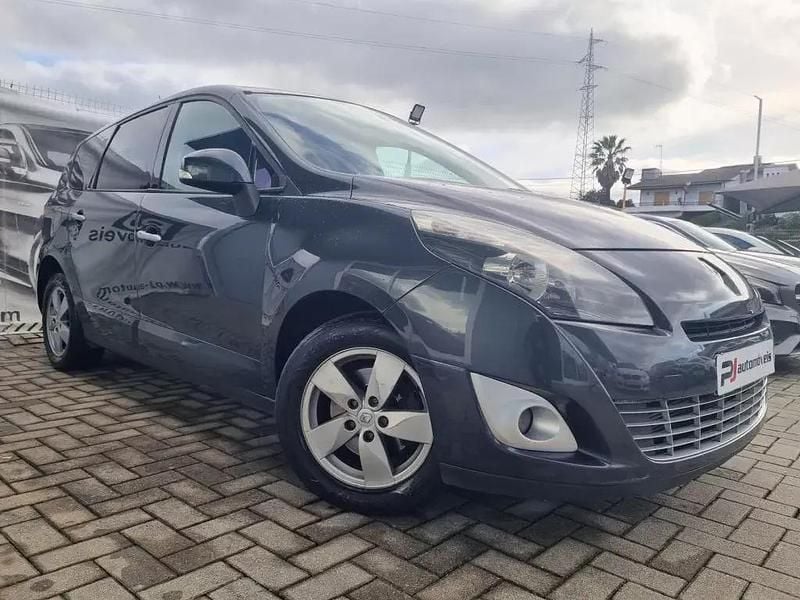 Cinzento Usado 2010 Renault Scénic Authentique Monovolume | € 6.990 - Imagem 1/4