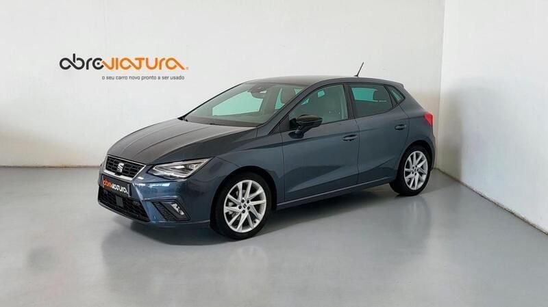 Cinzento Usado 2023 Seat Ibiza | € 18.500 (Preço justo) - Imagem 1/4