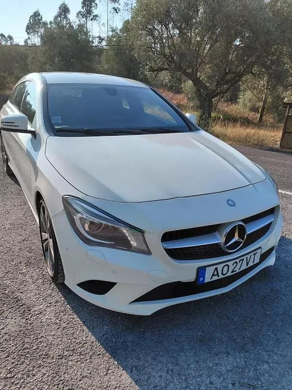Branco Usado 2015 Mercedes CLA220 Shooting Brake Urban Carrinha | € 19.800 (Bom preço) - Imagem 1/4