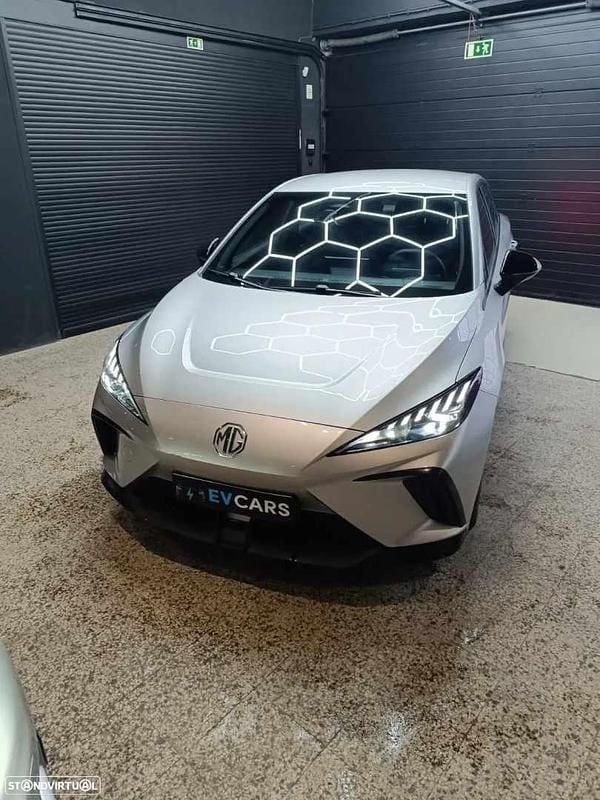 Cinzento Usado 2023 MG MG4 EV Citadino | € 19.950 (Preço justo) - Imagem 1/4