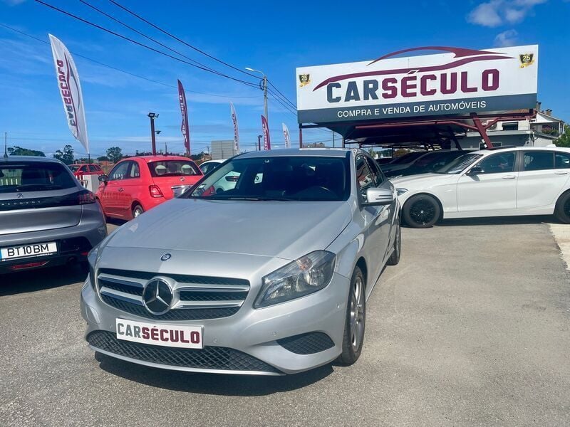 Cinza Usado 2014 Mercedes A180 | € 15.950 - Imagem 1/4