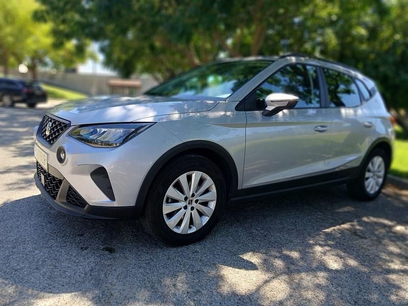 Usado Seat Arona Style 110 HP (80 kW) 2023 Cinza SUV