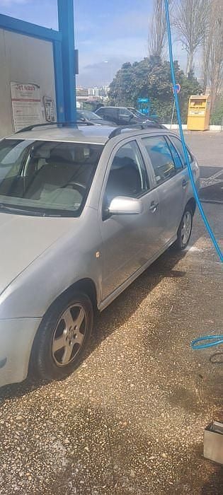 Usado Skoda Fabia 65 HP (47 kW) 2004 Sedan