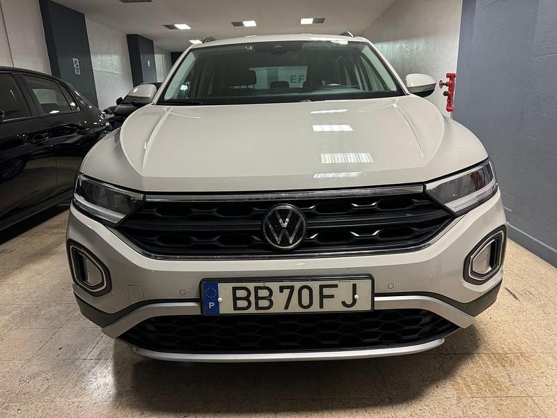 Usado VW T-Roc Style 110 HP (80 kW) 2023 Bege SUV