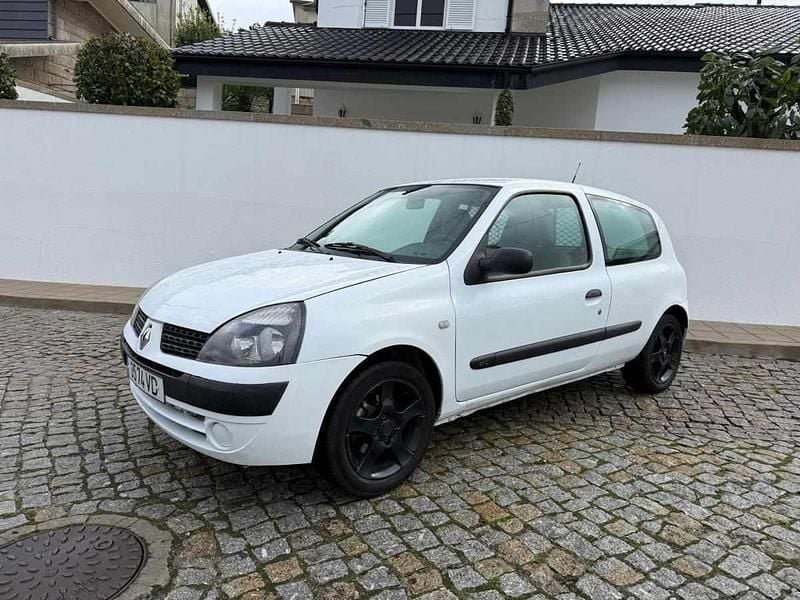 Usado Renault Clio II 65 HP (47 kW) 2003 Branco