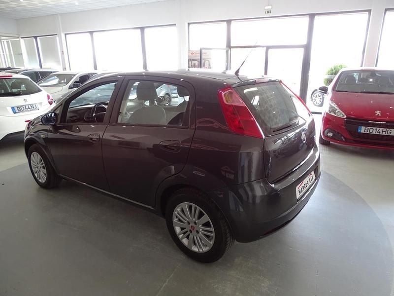Usado Fiat Grande Punto Active 75 HP (55 kW) 2009 Cinzento Citadino
