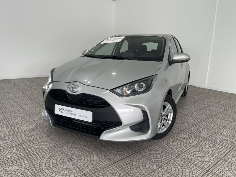 Cinzento Usado 2022 Toyota Yaris Comfort Citadino | € 17.750 (Preço justo) - Imagem 1/4