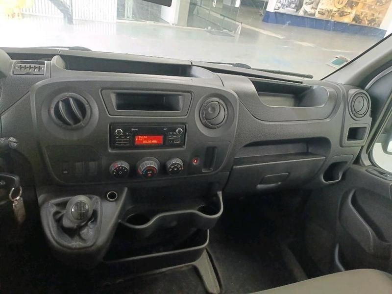 Usado Renault Master 130 HP (95 kW) 2019 Branco Sedan