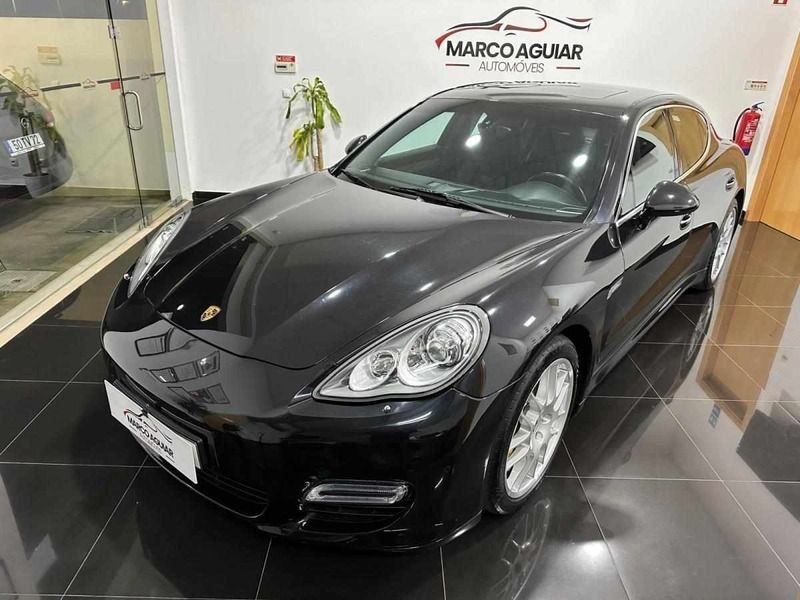 Preto Usado 2010 Porsche Panamera Turbo Sedan | € 59.900 - Imagem 1/4