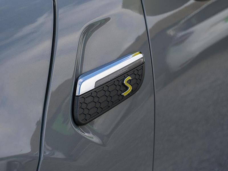 Usado Mini Cooper SE 135 kW (184 HP) 2022 Cinza Citadino