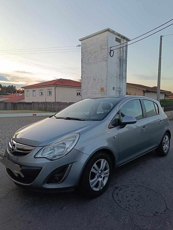 Cinzento Usado 2012 Opel Corsa Citadino | € 4.200 (Super Preço) - Imagem 1/4