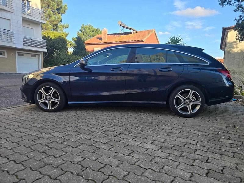 Usado Mercedes CLA180 Shooting Brake 109 HP (80 kW) 2017 Azul Carrinha