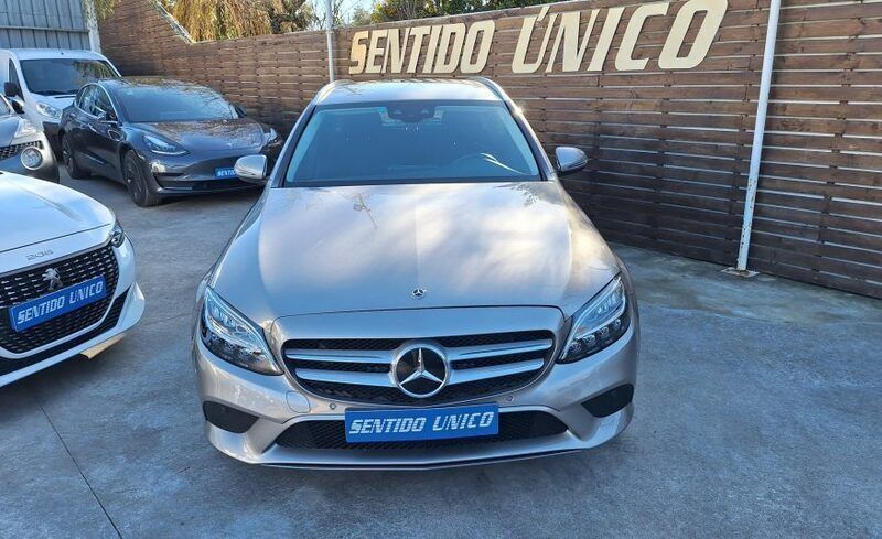 Cinzento Usado 2020 Mercedes C300 Avantgarde Carrinha | € 32.980 (Preço justo) - Imagem 1/4
