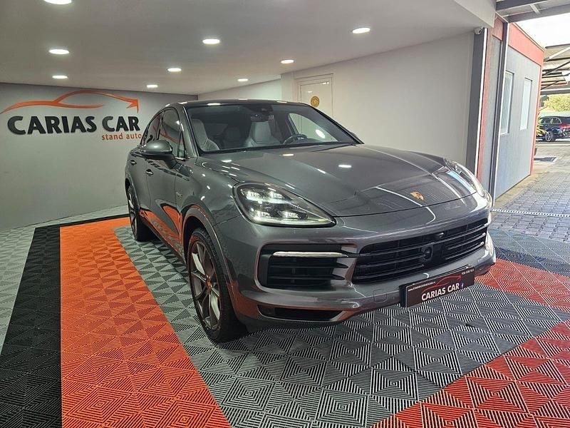 Usado Porsche Cayenne Platinum Edition 462 HP (339 kW) 2022 Cinza SUV