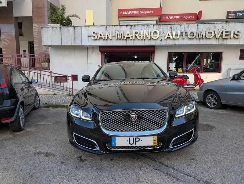 Usado Jaguar XJ 300 HP (220 kW) 2018 Preto Sedan