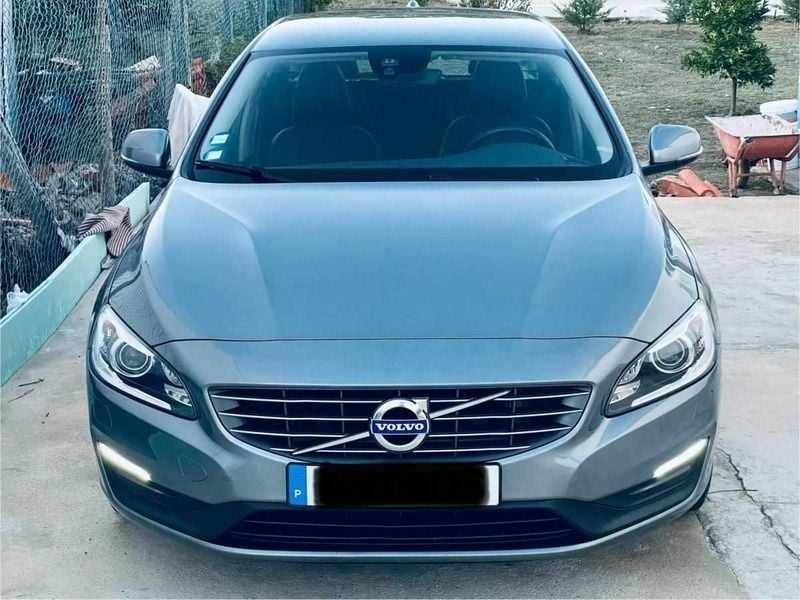 Cinzento Usado 2018 Volvo V60 Momentum Carrinha | € 14.950 (Bom preço) - Imagem 1/4
