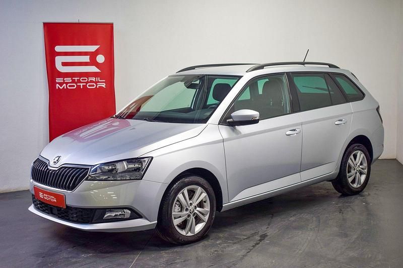 Cinza Usado 2022 Skoda Fabia Style Citadino | € 16.900 (Preço justo) - Imagem 1/4