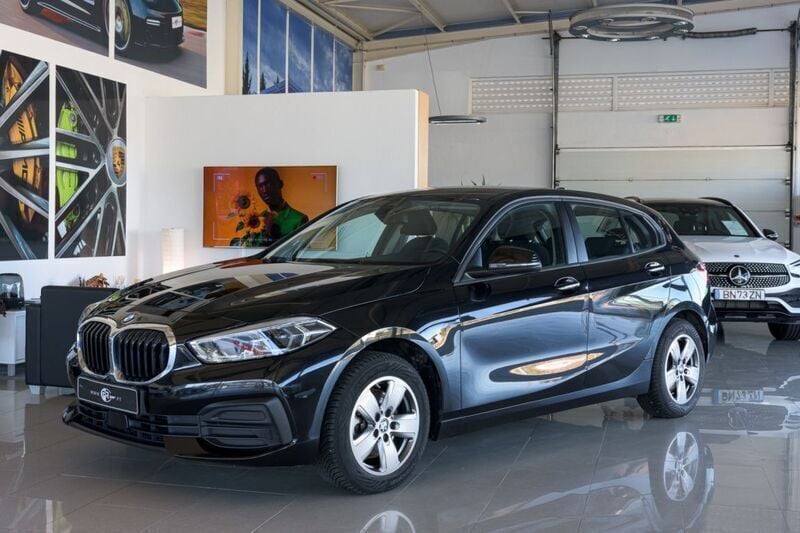 Preto Usado 2021 BMW 116 Advantage Citadino | € 23.900 (Preço justo) - Imagem 1/4