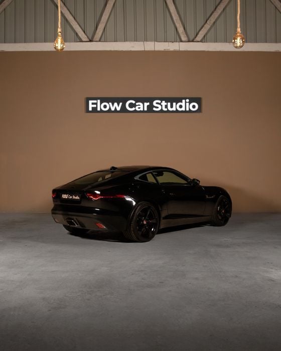 Usado Jaguar F-Type R-Dynamic 300 HP (220 kW) 2018 Preto Coupé