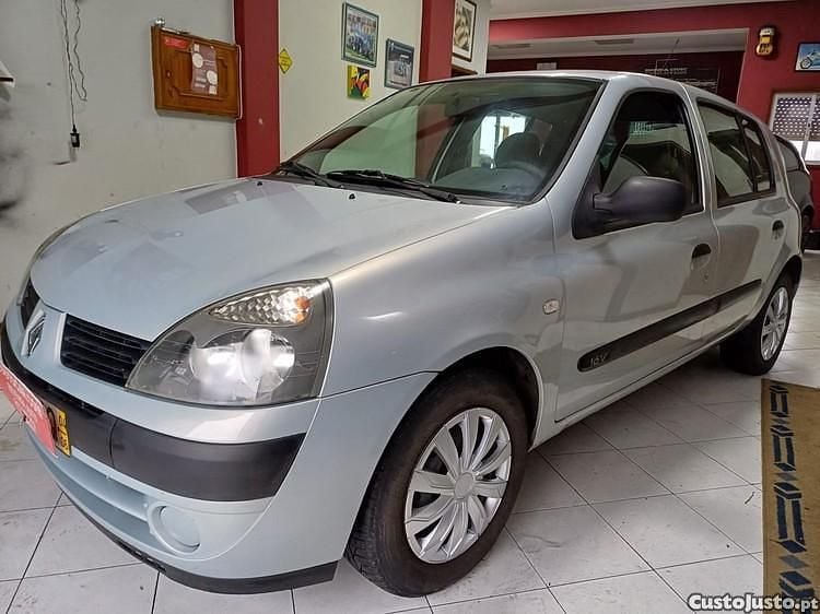 Usado Renault Clio II 75 HP (55 kW) 2004 Outra