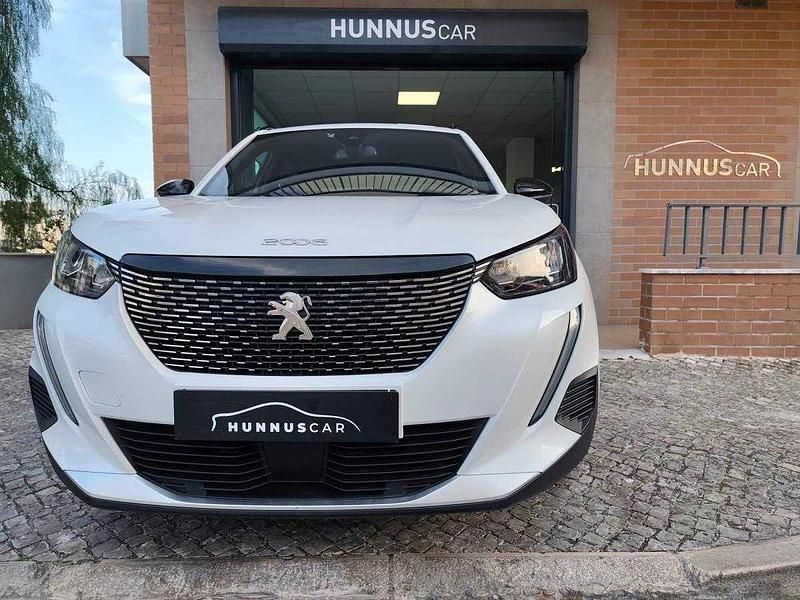 Usado Peugeot 2008 Allure 130 HP (95 kW) 2023 Branco SUV