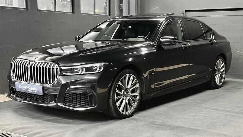 Usado BMW 740 326 HP (239 kW) 2019 Preto Sedan