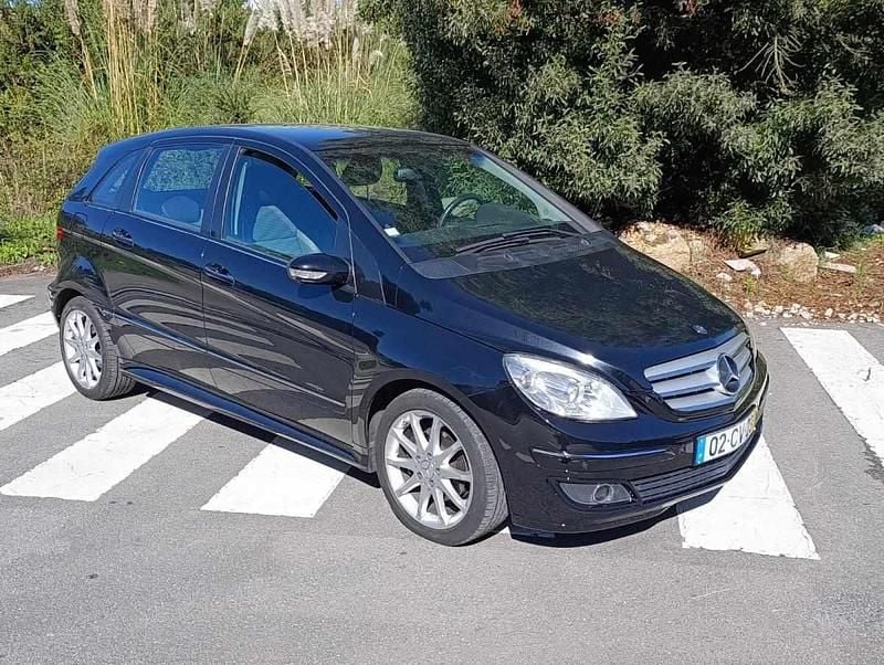 Preto Usado 2007 Mercedes 200 Citadino | € 9.900 - Imagem 1/4