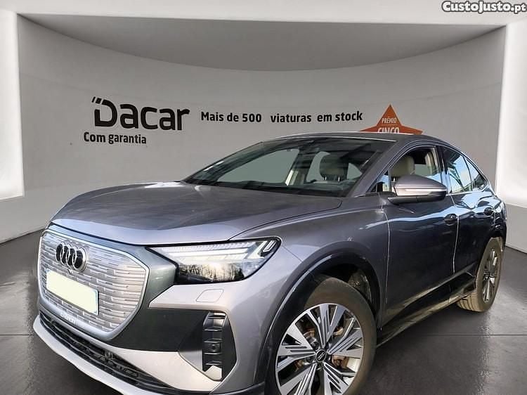 Cinza Usado 2022 Audi Q4 Sportback e-tron Design SUV | € 35.799 - Imagem 1/1