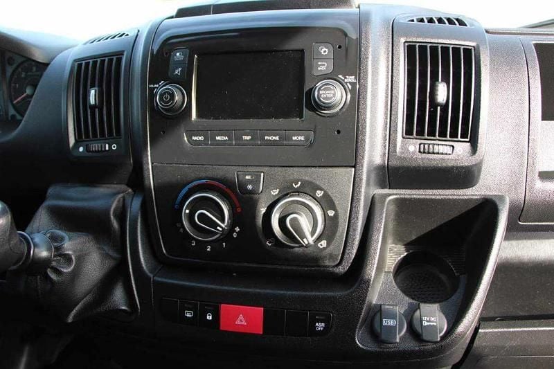 Usado Peugeot Boxer 140 HP (102 kW) 2022 Branco Van