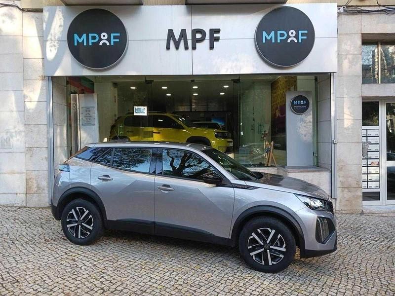 Usado Peugeot 2008 102 HP (75 kW) 2025 Cinzento SUV
