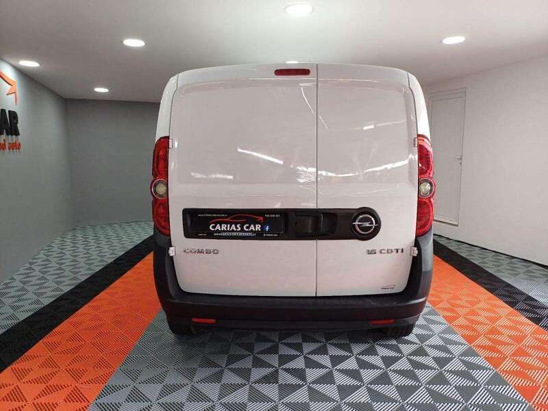 Usado Opel Combo 105 HP (77 kW) 2014 Branco Monovolume